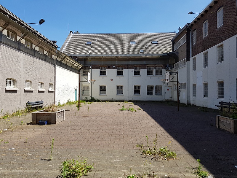 De binnenplaats van Schutterswei wordt straks open richting de Westerweg. Hier komt het restaurant van het hotel met een terras.