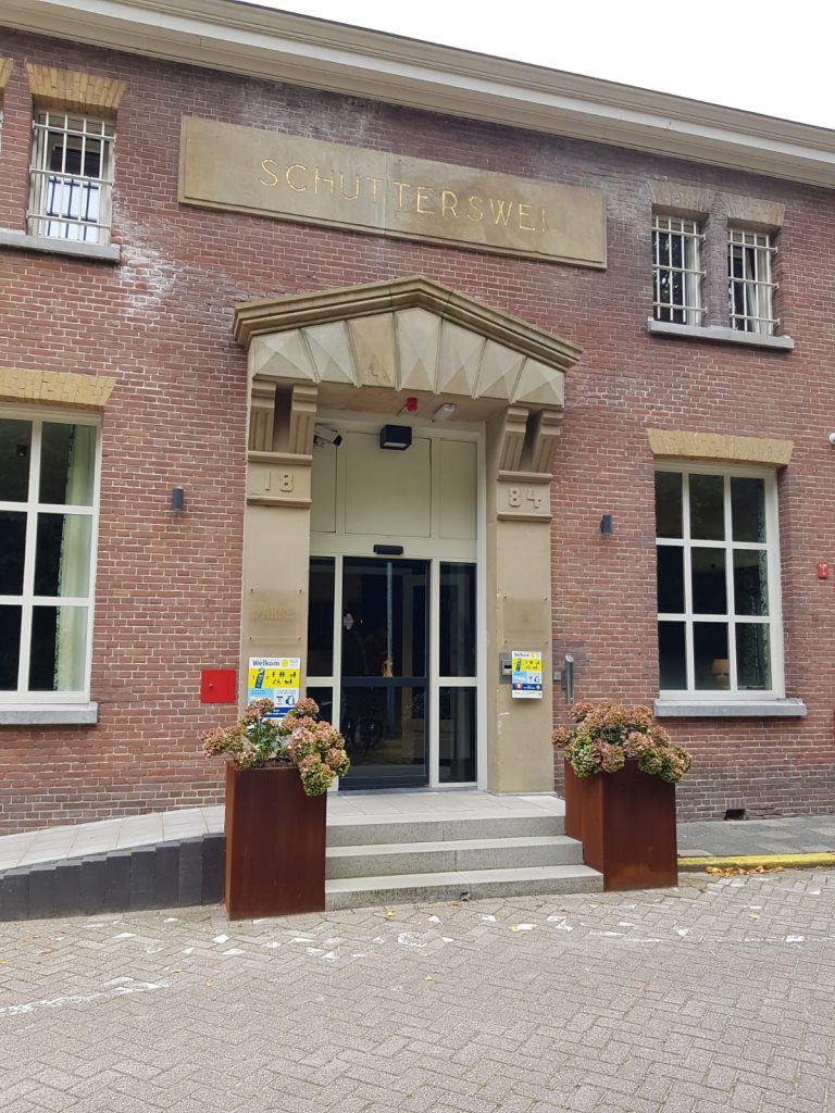 Entree van de Voormalige Gevangenis Schutterswei, nu een Hotel.