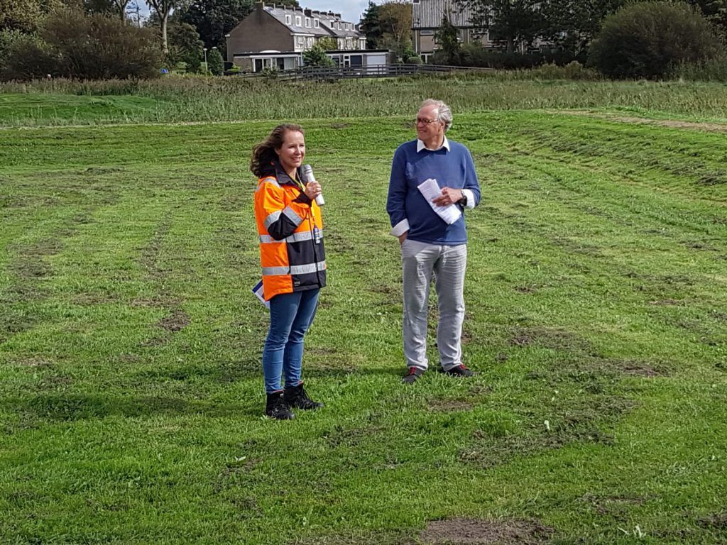 Archeologe Nancy de Jong vertelt over de gevonden resten van kastelen in Oudorp