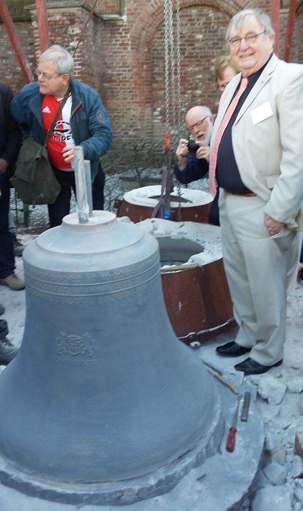 Fred Hoek, voorzitter van Stichting Carillon De Rijp bij de eerste nieuwe klok