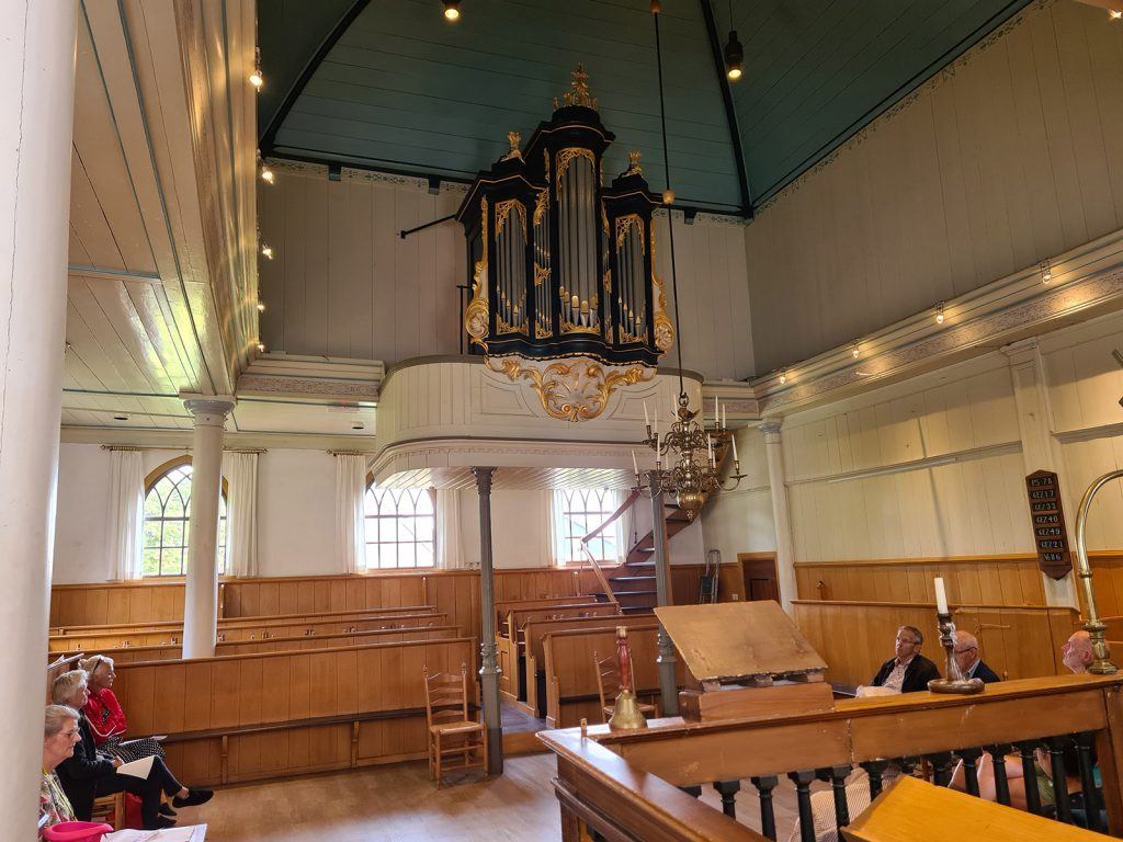 Interieur van het Zwarte kerkje in Zuidschermer