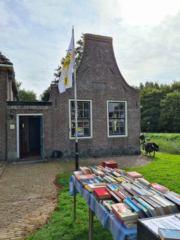 Het Zwarte Kerkje met boekenmarkt