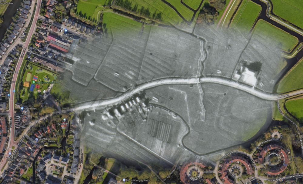 Luchtfoto uit 1944 gecombineerd met Google Maps luchtfoto van 2021