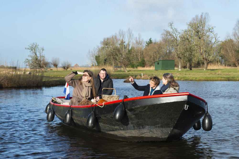 Varen met Burgemeester Schouten en team Erfgoed van de Gemeente Alkmaar in De Rijp Eilandspolder