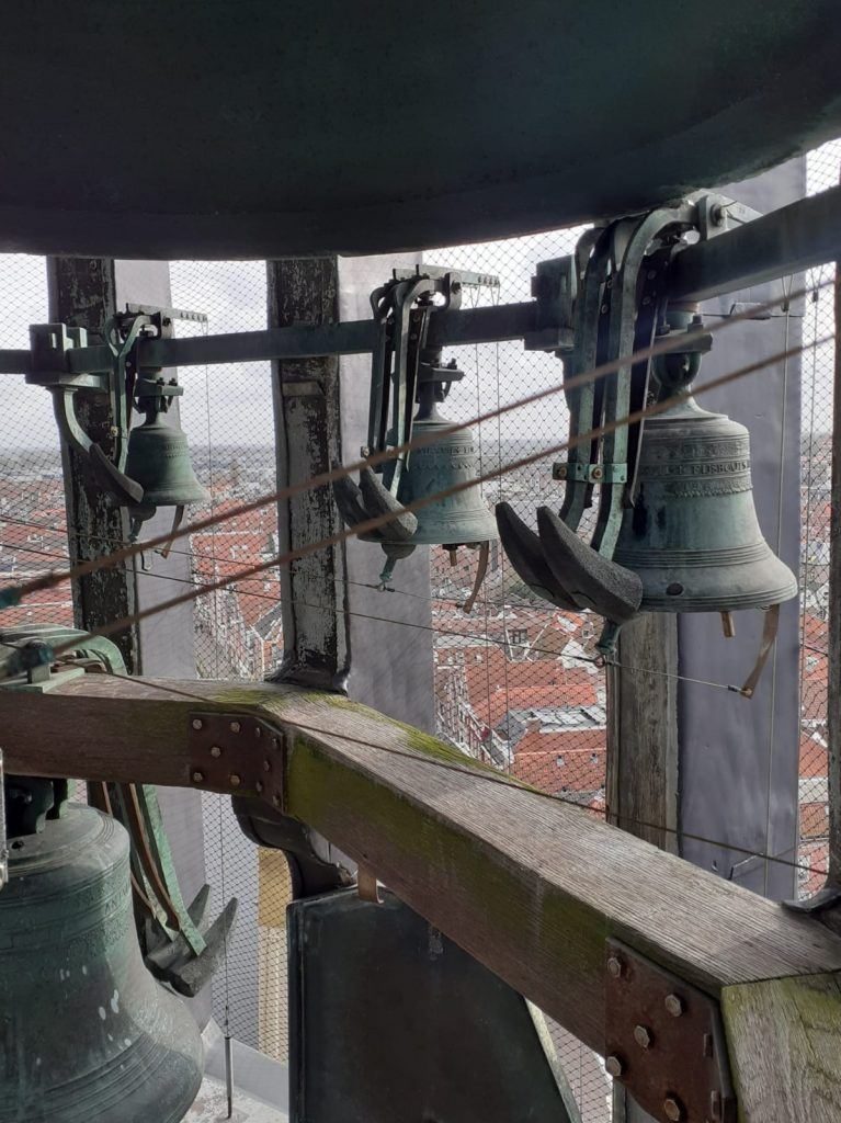 Klokken met klokhamers in de Waagtoren