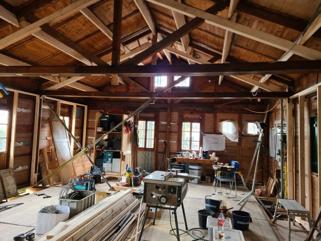 Het interieur tijdens de restauratie en verbouwing (april 2022)