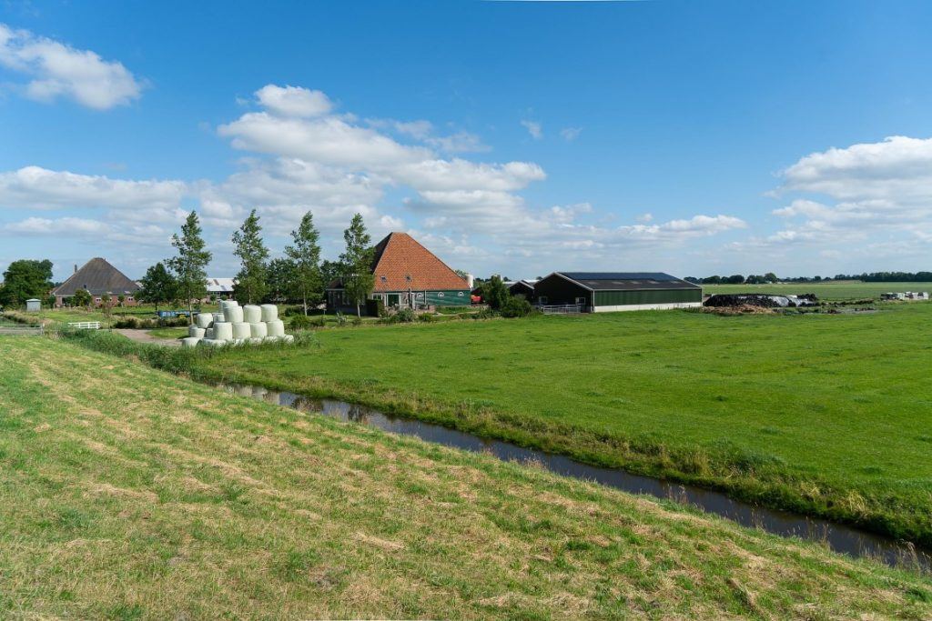 Starnmeerdijk 7, Gemeentelijk monument uit 1884 en Starnmeerdijk 9 uit 1870