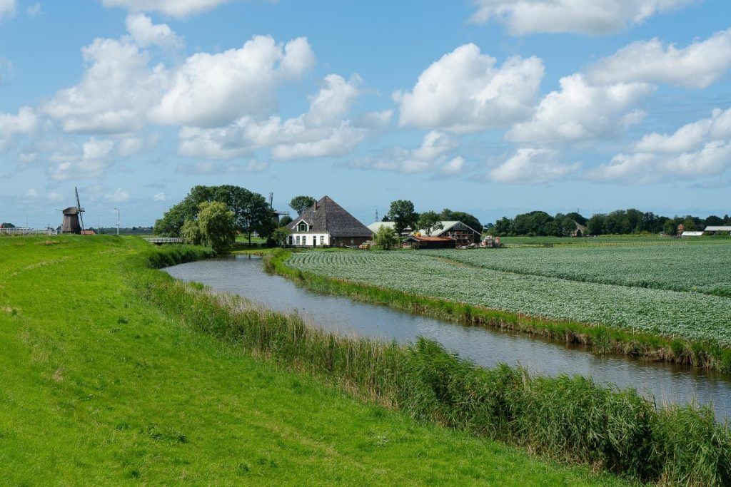 Zicht op Hart ten rust Molendijk 7 te Schermerhorn uit 1882