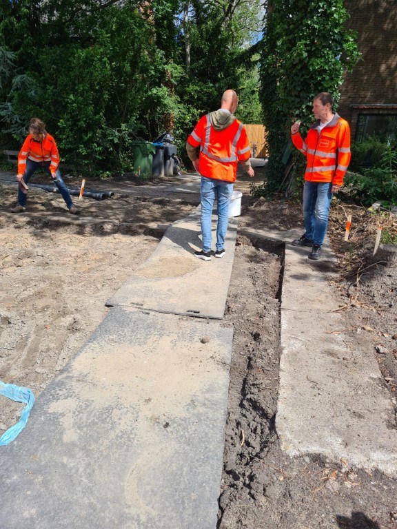 Archeologen en Stadswerk072 bij de resten van de tankversperring