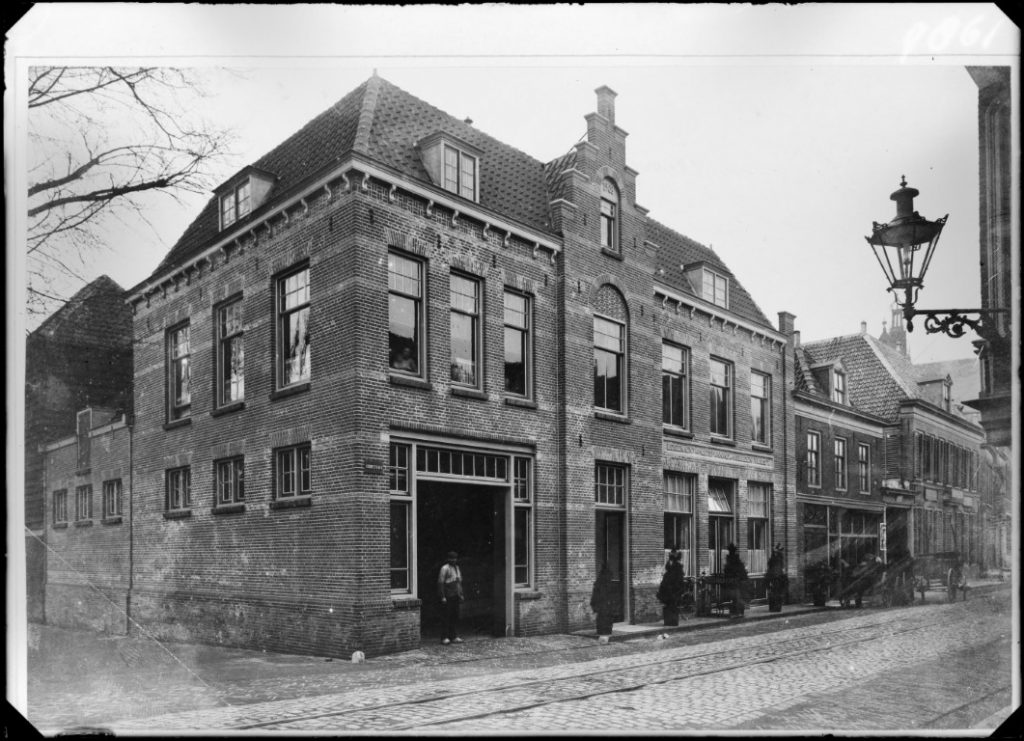 Het Gulden Vlies, vlak na de vernieuwbouw in 1907