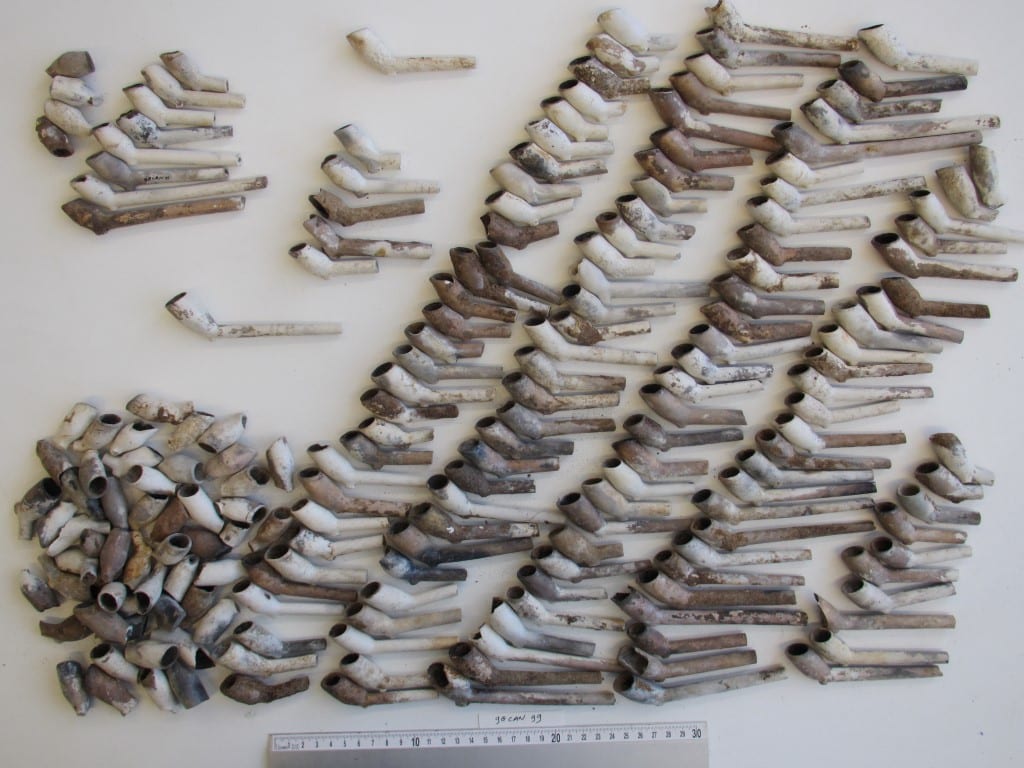 Pijpjes van klei, gevonden onder het Canadaplein