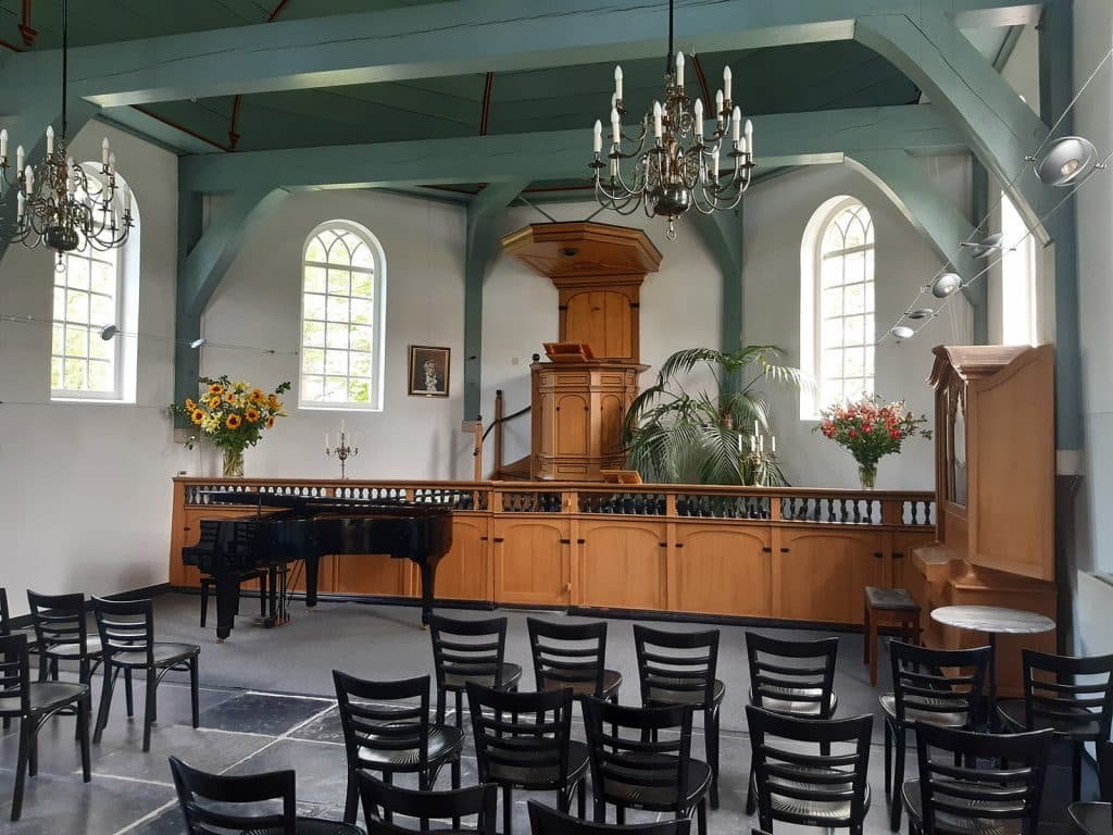 interieur-kerkje van Markenbinnen-s