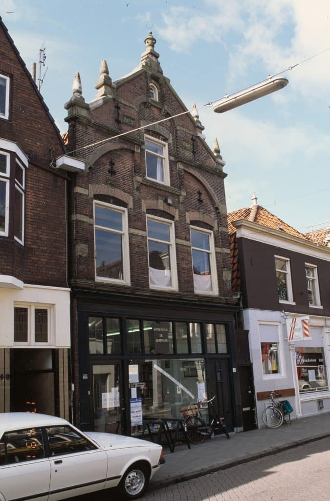 Antiquariaat De Alkenaer Winkel_rond_1980