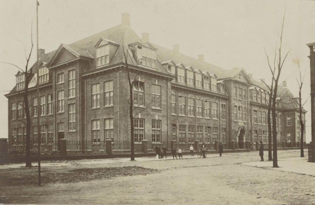 Voormalige Ambachtsschool aan de Bergerweg. Circa 1915.