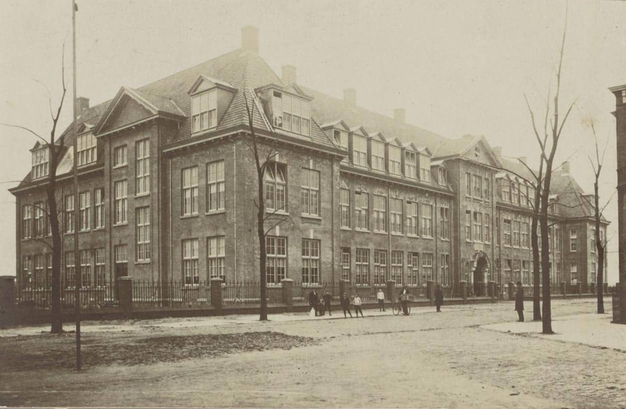 Voormalige Ambachtsschool aan de Bergerweg. Circa 1915.