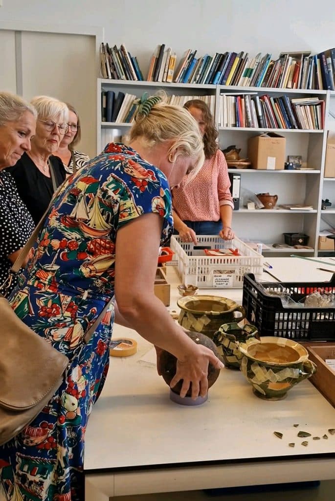 Bijzondere bodemvondst Vrijwilliger tilt kogel op