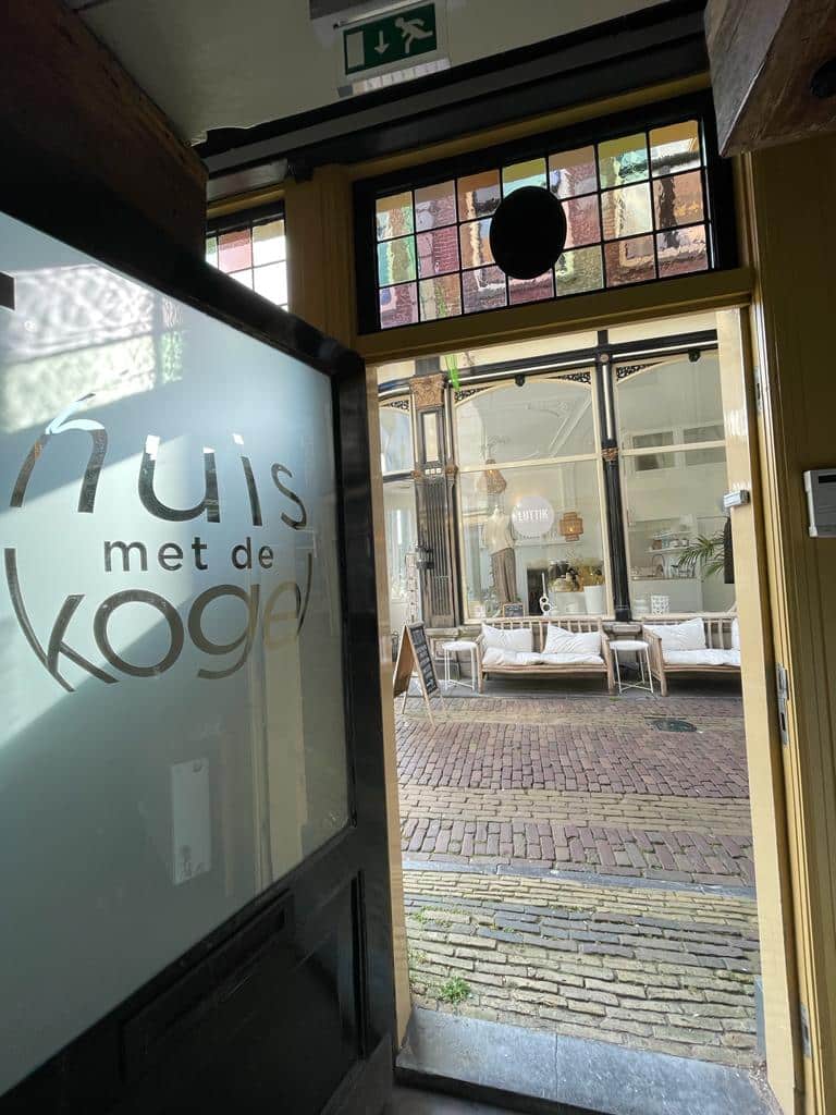 Huis met de Kogel deur open