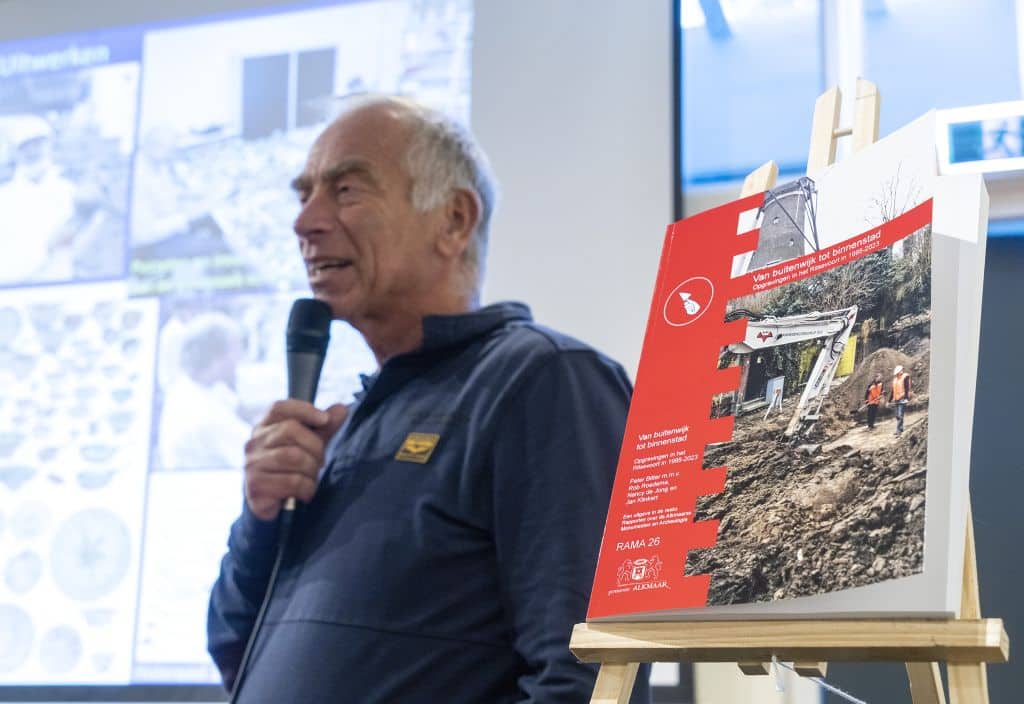 Peter Bitter presenteert het nieuwe archeologische rapport over het Ritsevoort