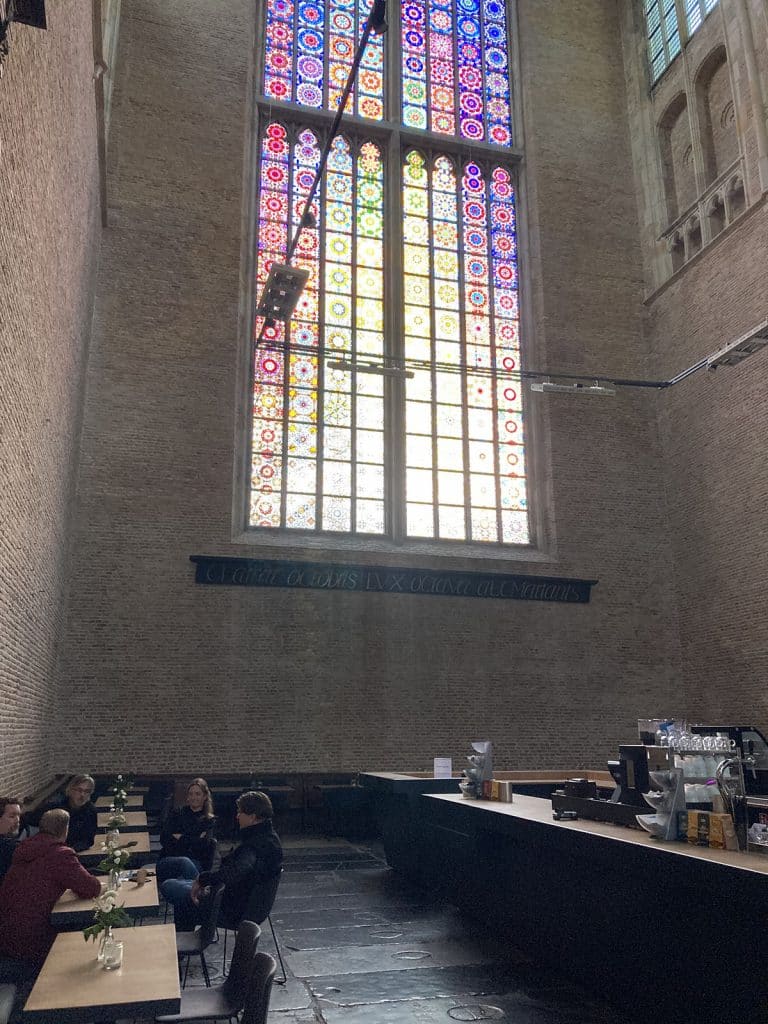 8 Octoberbord onder grote raam in Grote Sint Laurenskerk