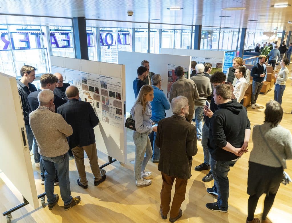 30 InHolland Studenten Bouwkunde en Bouwmanagement bestudeerden 11 kerkgebouwen in de gemeente Alkmaar. Expositie in de bovenfoyer van de Vest. Foto: JJ Foto