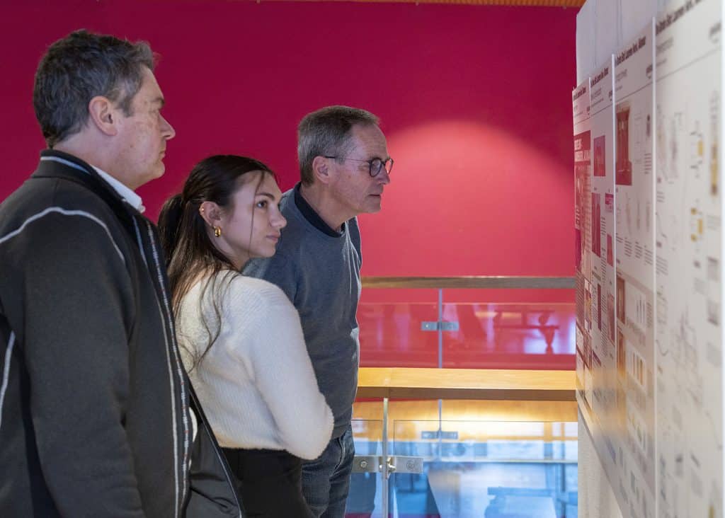 30 InHolland Studenten Bouwkunde en Bouwmanagement bestudeerden 11 kerkgebouwen in de gemeente Alkmaar. Expositie in de bovenfoyer van de Vest. Foto: JJ Foto