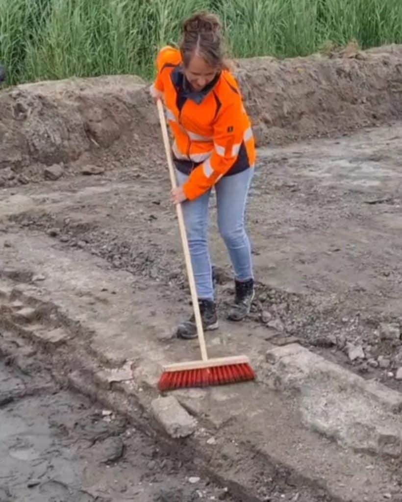 12 april 2024 Steen van de brug bij één van de verdwenen kastelen