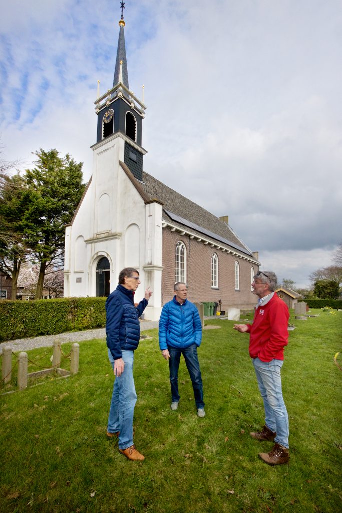 zonnepanelen aangebracht op De Terp in Oudorp. Foto Rob Verhagen