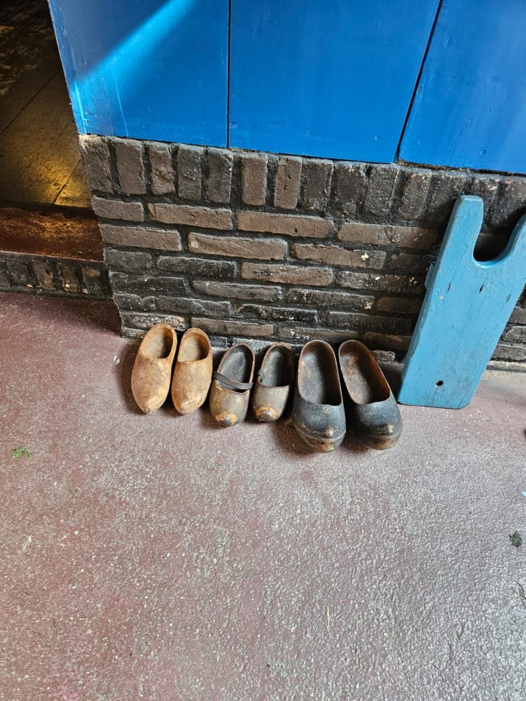 klompen voor het huis