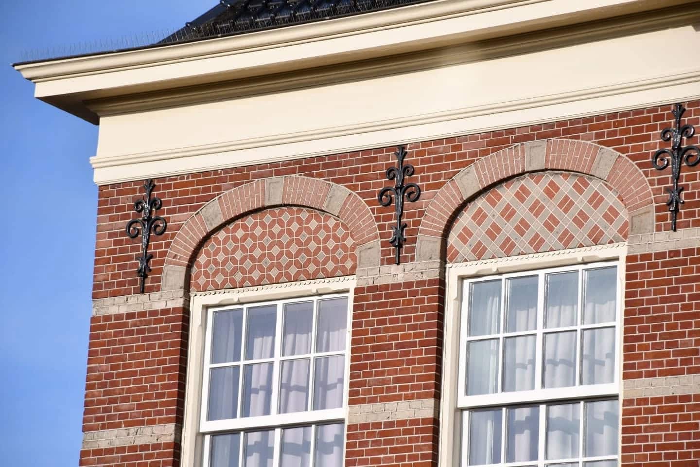 een-assortiment-boogversieringen-erfgoed-alkmaar