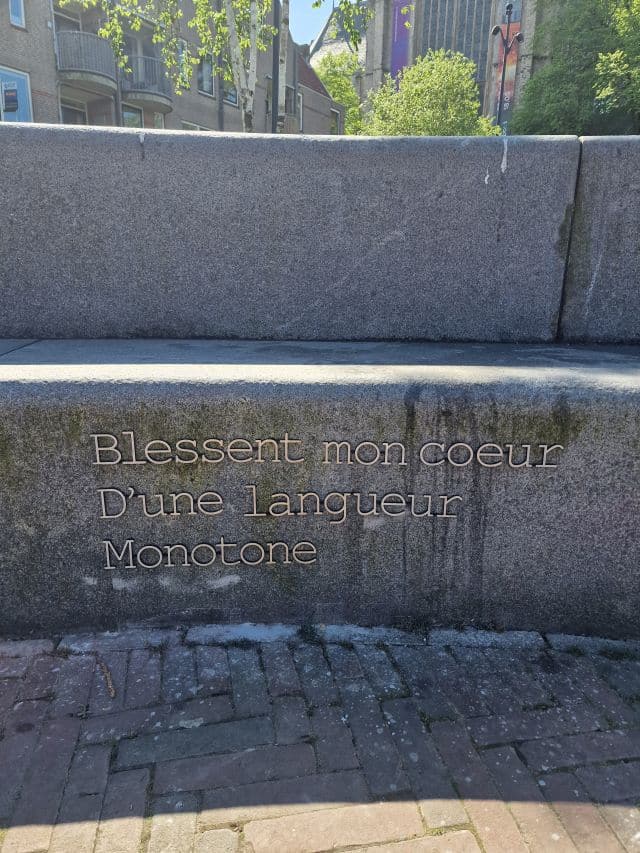 Blessent mon coeur dúne langeur monotone. De tweede dichtregel: Verwonden mijn hart in een monotone loomheid