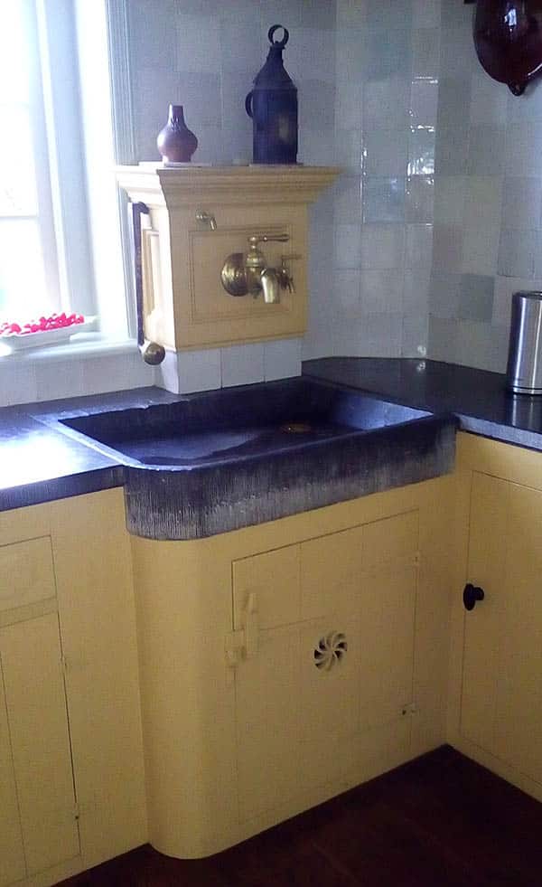Gootsteen in de keuken van het Huis met de Arend in De Rijp.