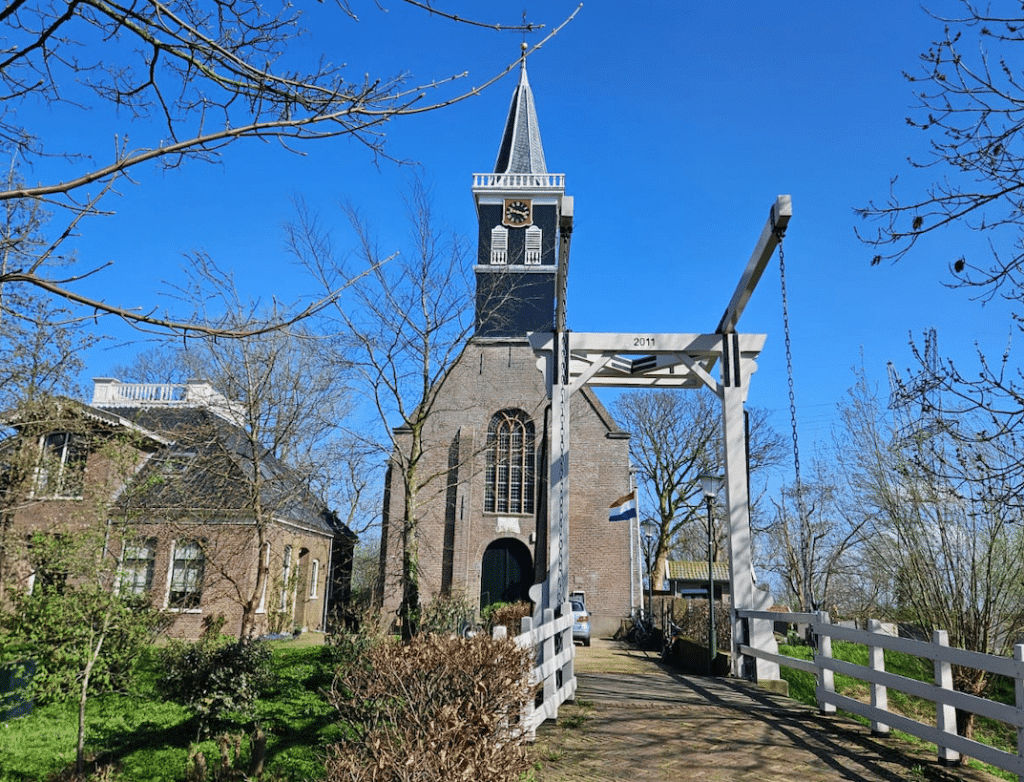 Dorpskerk van Grootschermer, april 2024.