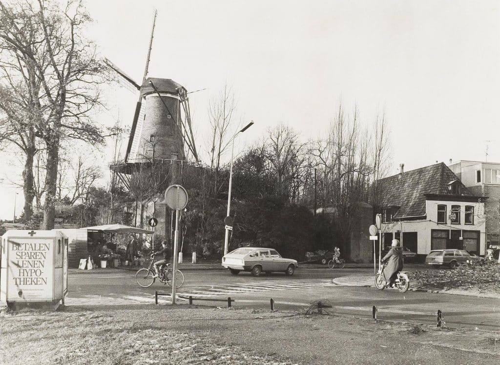 Clarissenbuurt 4, de Molen van Piet op het Kennemerbolwerk. Circa 1975.