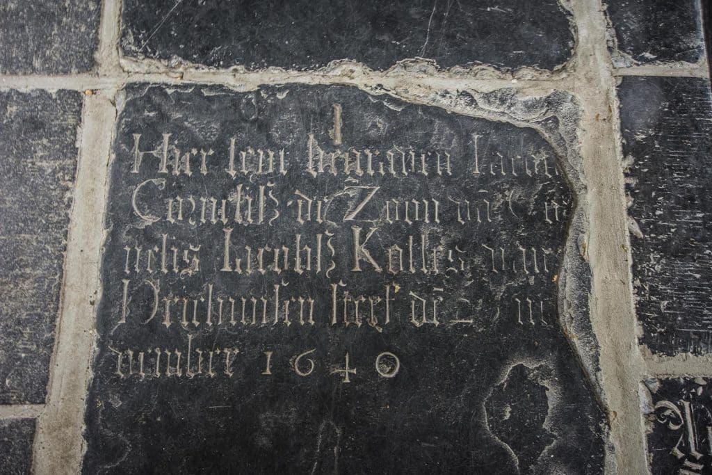 Grafstenen uit de oude Hervormde dorpskerk Grootschermer.