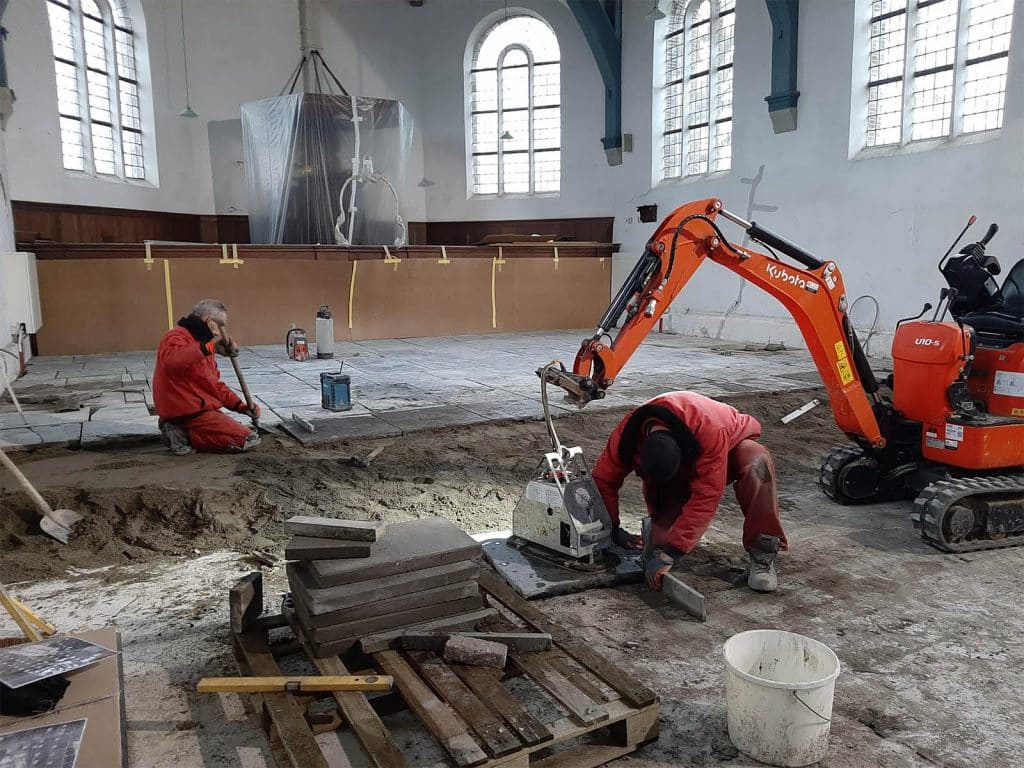 Herstel fundering van de Dorpskerk Grootschermer in 2023.