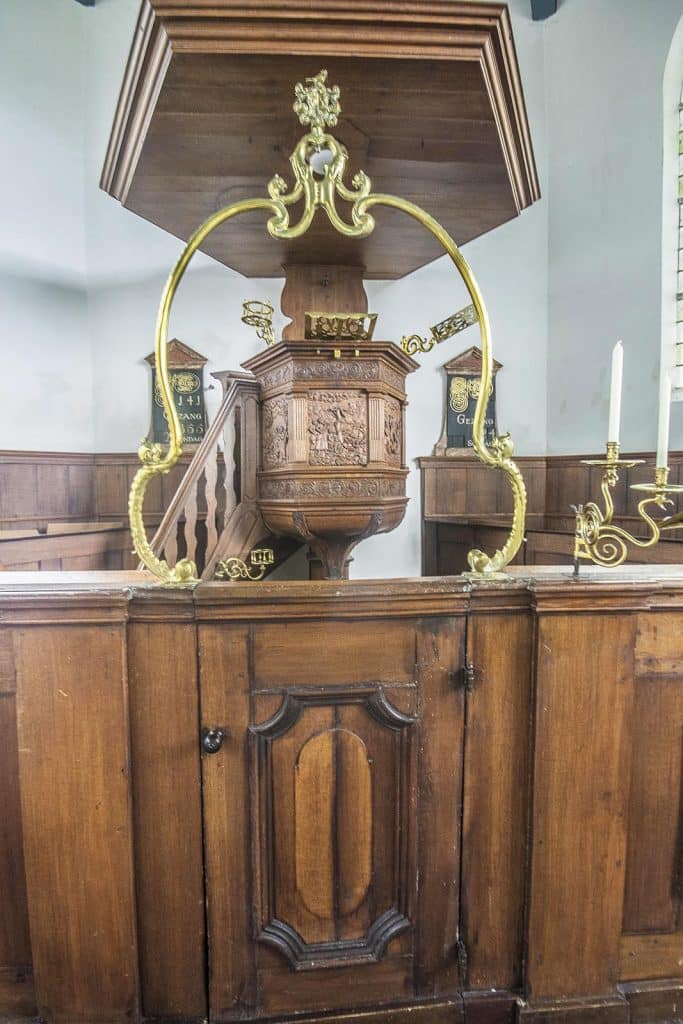 Kansel uit de oude Hervormde dorpskerk Grootschermer