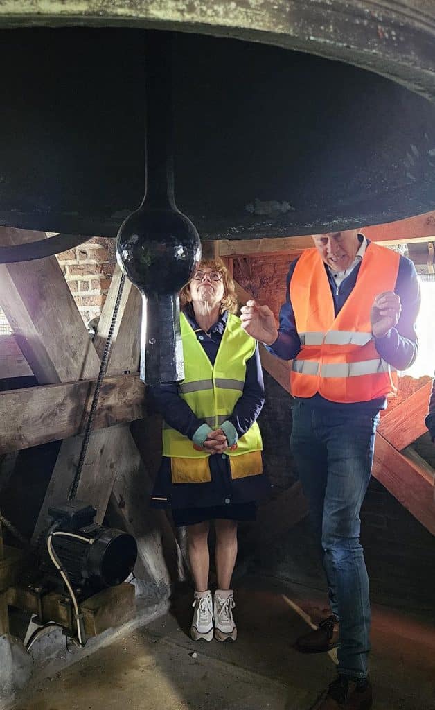 Toren Schermerhorn geopend. Onderweg passeerden we de twee enorme luidklokken die pas nog een nieuwe as kregen.