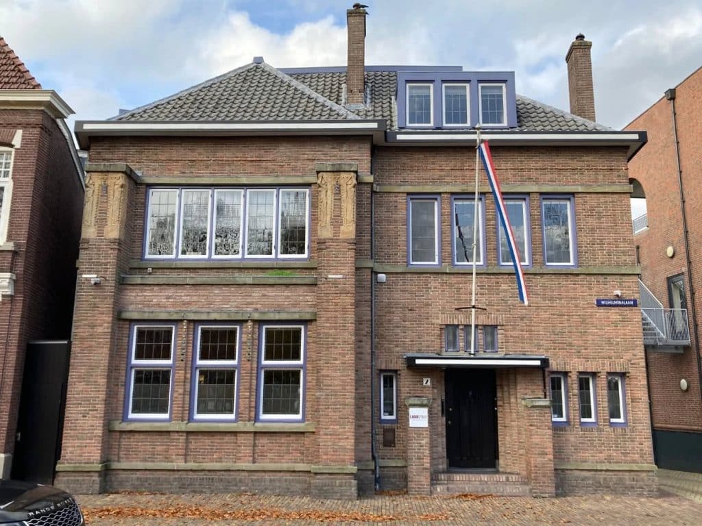 Villa De Lange staat aan de Wilhelminalaan 2 in Alkmaar.