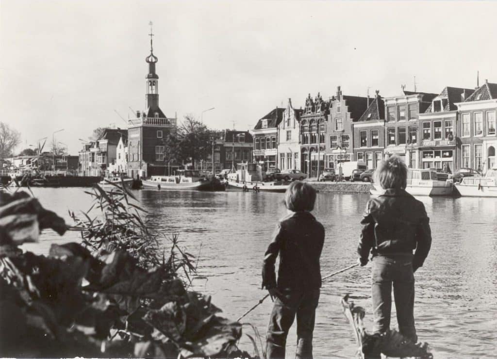 Bierkade het havenkantoor voorheen de accijnstoren. Circa 1982.