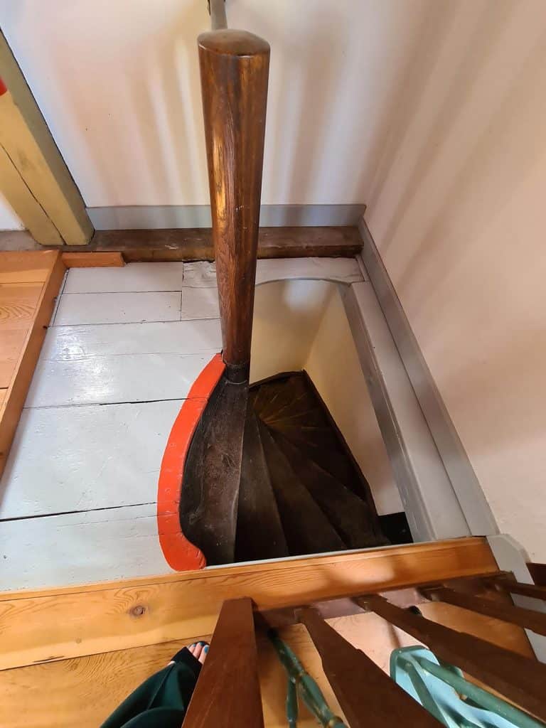 Een van de trappen van de Accijnstoren