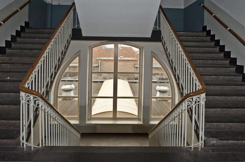 Trappenhuis bij lokaal 201. Voormalige Ambachtsschool Bergerweg 1. Circa 2010. Foto J Elsinga.