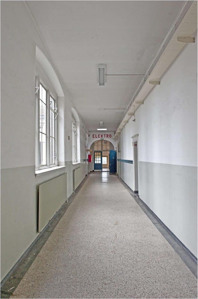 Gang naar lokaal 214. Voormalige Ambachtsschool Bergerweg 1. Circa 2010. Foto J Elsinga.
