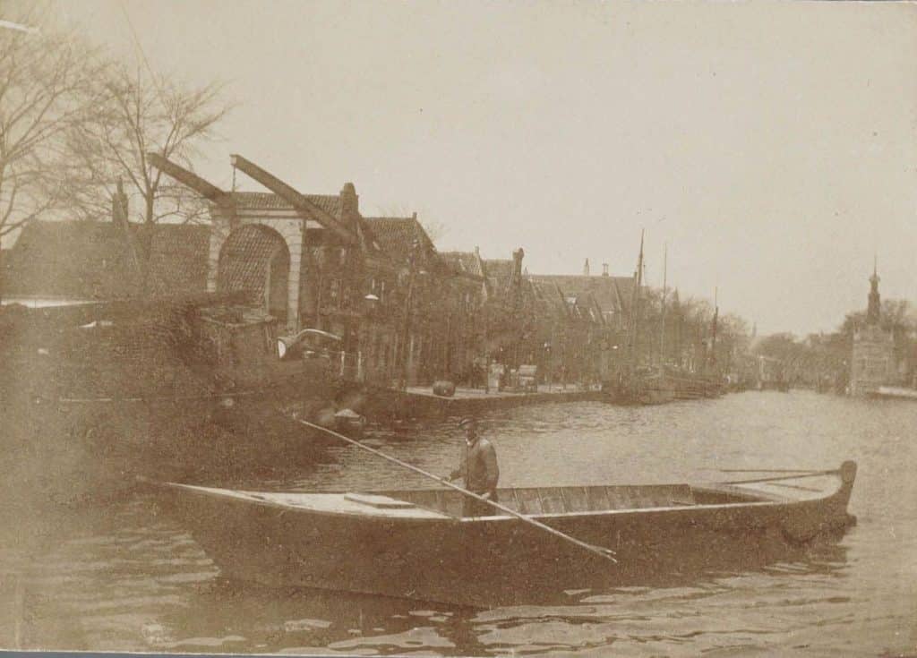 Voormeer met Noordhollandsch Kanaal en de Accijnstoren in 1903.