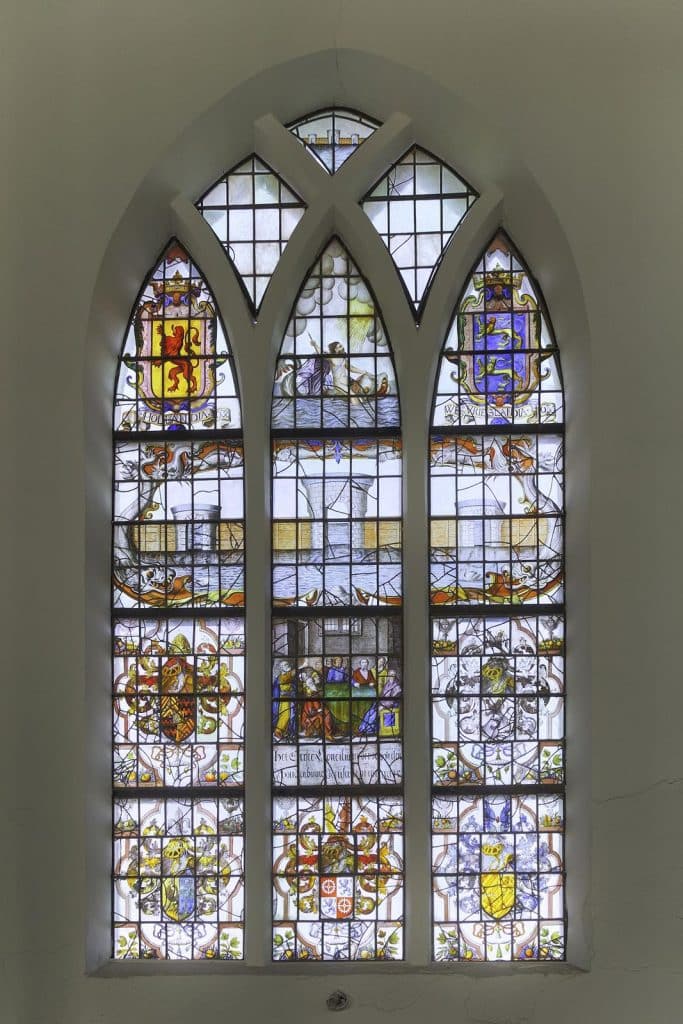Gebrandschilderde ramen van de Grote Kerk Schermerhorn Foto Stadsherstel Amsterdam.