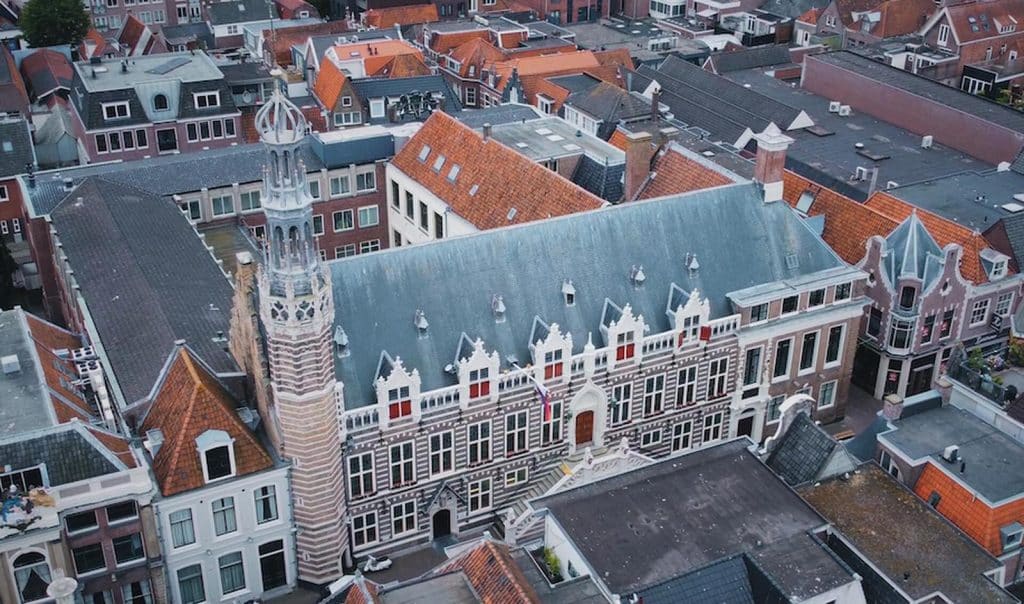 Drone foto Stadhuis van Alkmaar Foto Wendy Broomans Rodi Alkmaar augustus 2023.