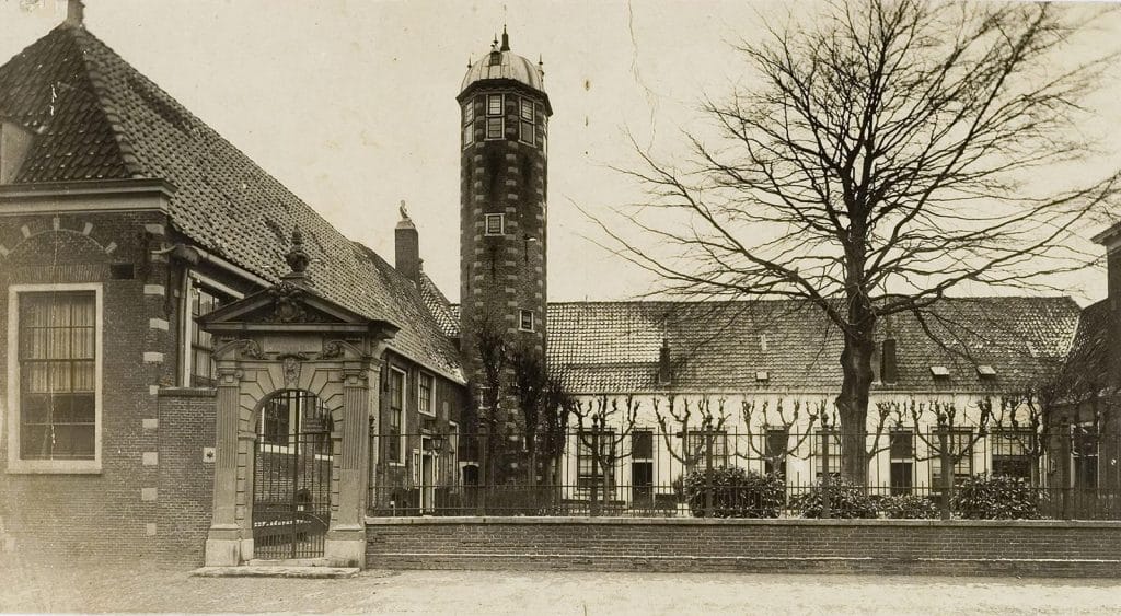 Gezicht op het Hof van Sonoy in de winter. Circa 1920.