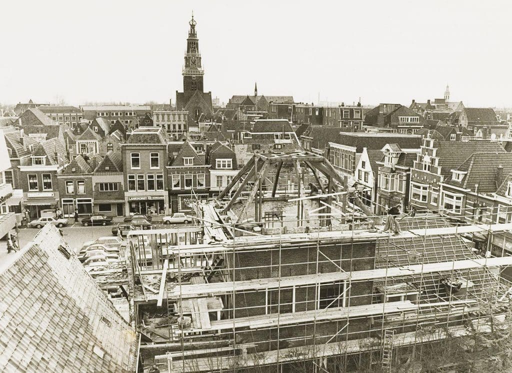 Hof van Sonoy tijdens de restauratie van 1973-1980. J Elsinga 1978.