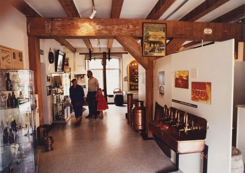 Interieur Biermuseum de Boom. Hoofdbalk muurstijlen en korbelen 1991.