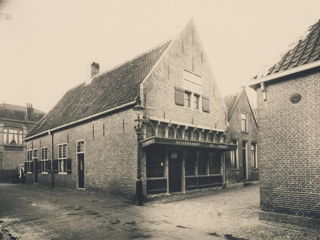 Kanisstraat 1 op de hoek met de Geest. Foto P. Delemarre 1935.