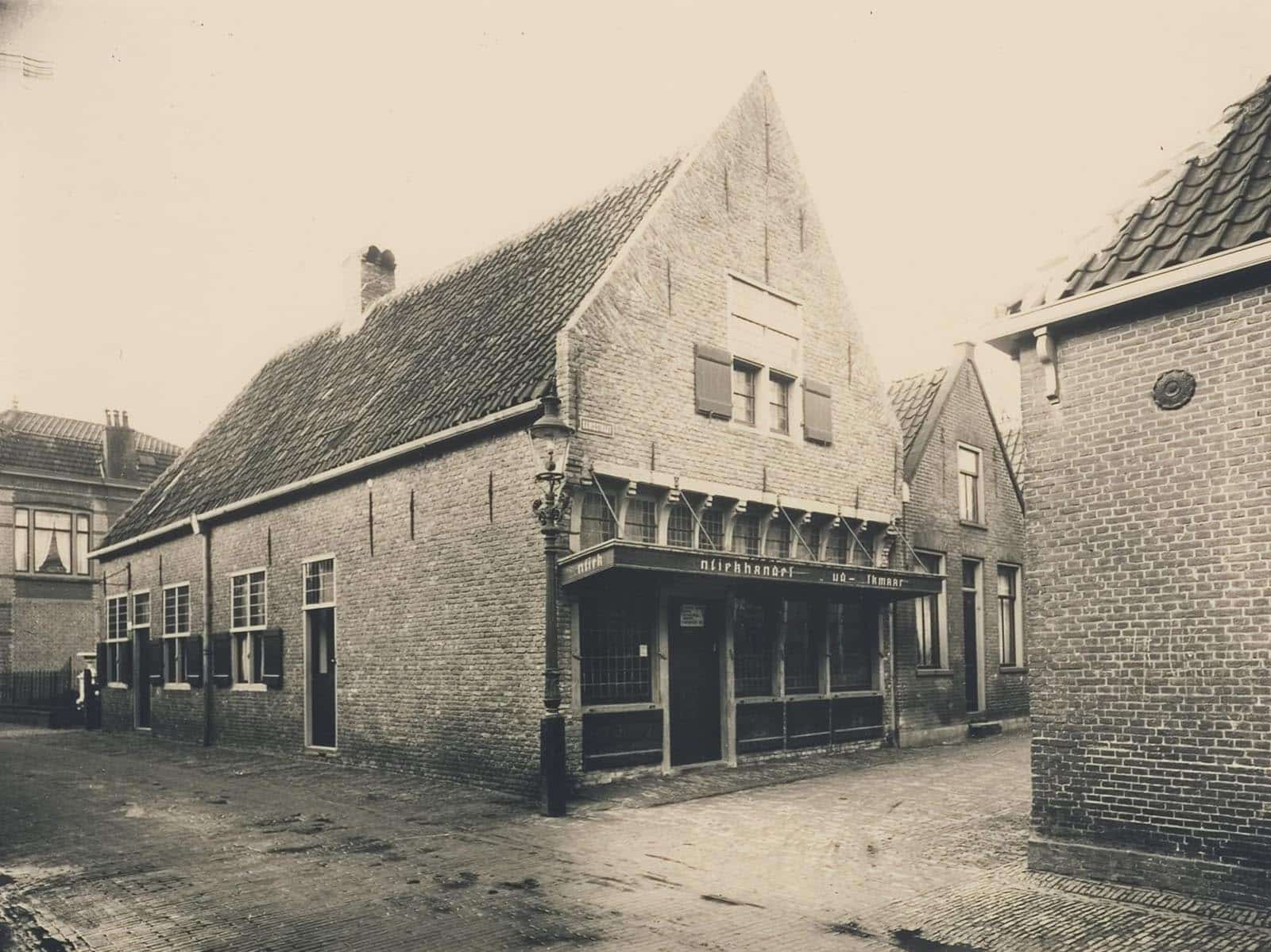 Kanisstraat 1 op de hoek met de Geest. Foto P. Delemarre 1935.